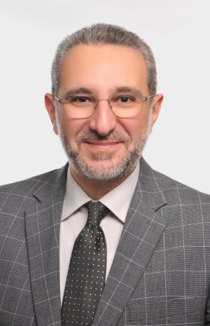 الاستاذ الدكتور اشرف بلبع استاذ الجراحة العامة و جراحة الاورام