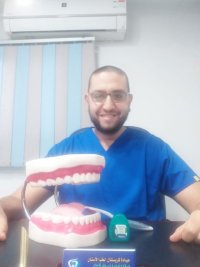 دكتور حسين الطباخ إستشاري الأسنان والتركيبات عيادة كريستال لطب الاسنان