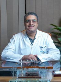 دكتور تامر موسى ابراهيم مدرس طب وجراحة العين و الشبكية والليزر