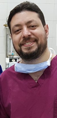 دكتور أحمد رسمي عامر إستشارى العيون و جراحات المياة البيضاء