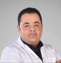 دكتور احمد خليل مدرس جراحات المخ والأعصاب والعمود الفقرى