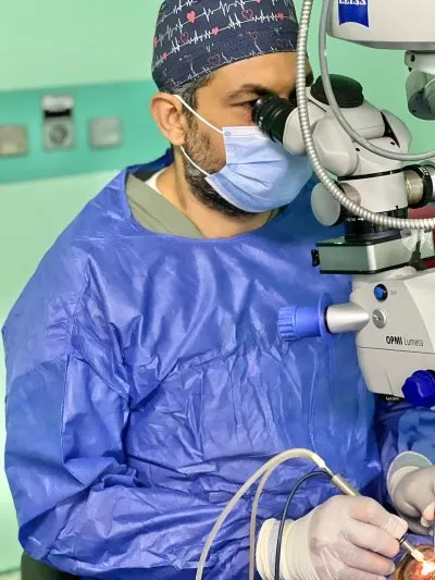 دكتور محمد حامد الاكشر استشاري طب و جراحة العيون