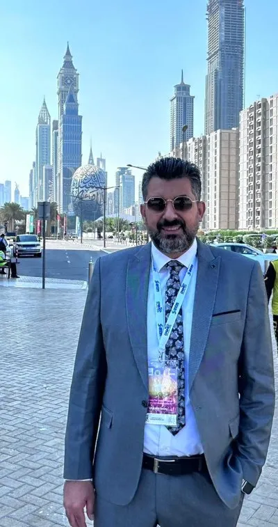 دكتور محمد حامد الاكشر استشاري طب و جراحة العيون