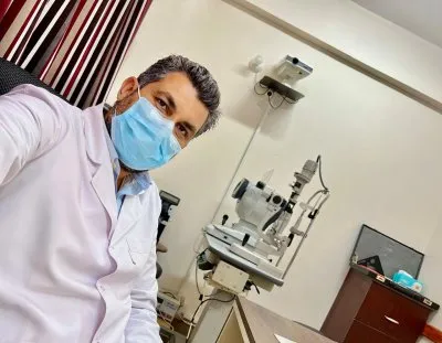 دكتور محمد حامد الاكشر استشاري طب و جراحة العيون