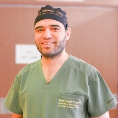 د محمود شعيب استشاري جراحة المخ والأعصاب والعمود الفقري