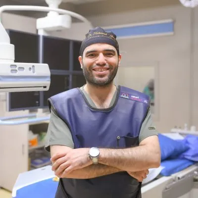 د محمود شعيب استشاري جراحة المخ والأعصاب والعمود الفقري