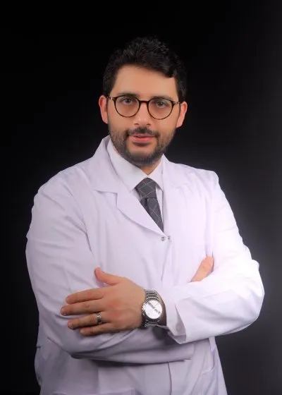 دكتور عمرو ابراهيم الطيب أخصائي التوليد وأمراض النساء و الحقن المجهري