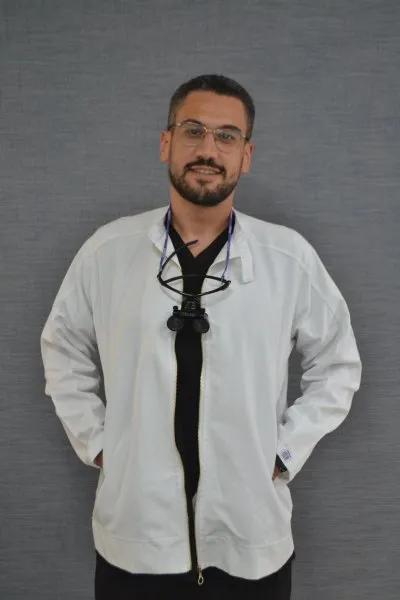 مركز فور دنتل لطب الأسنان