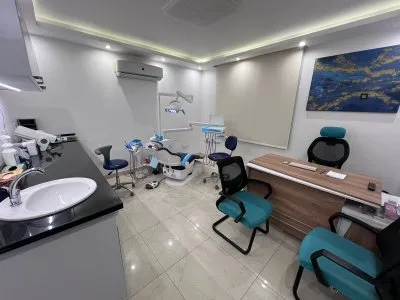 دكتور طاهر السيد أبو عميرة ماجيستر زراعة الأسنان