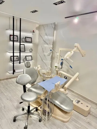 مركز دكتور ايمن القشطي لطب الأسنان