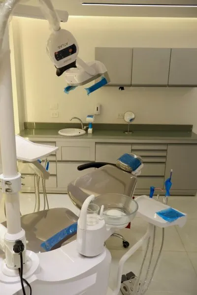دكتور عمر الجزار أخصائى تقويم شفاف وتجميل أسنان