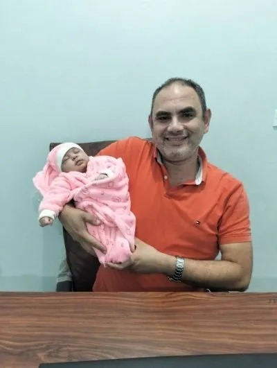 دكتور أحمد العشماوي استشاري النساء والتوليد والعقم