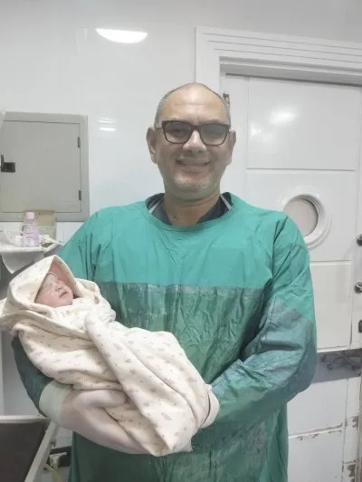 دكتور أحمد العشماوي استشاري النساء والتوليد والعقم