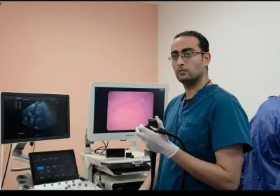 الدكتور محمد أبواليزيد أبو العزم أخصائي الكبد والجهاز الهضمي والمناظير