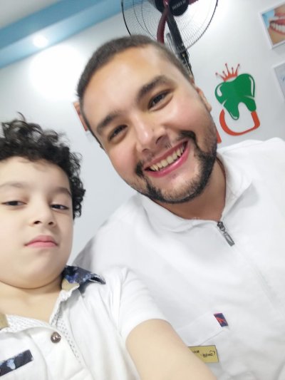 دكتور محمد احمد البكرى أخصائى طب وجراحة الفم والأسنان