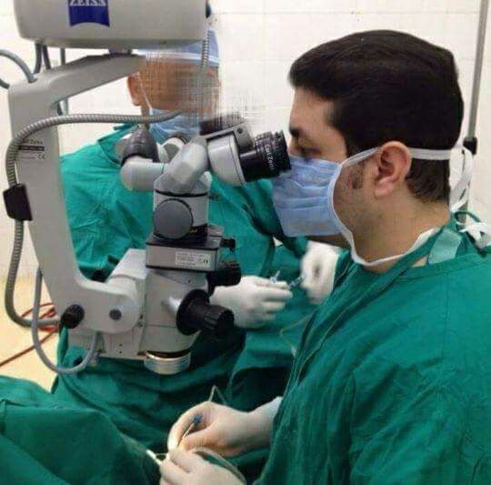 د/ أحمد رسمي عامر إستشارى طب وجراحة العيون