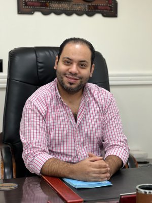 دكتور وليد محمد مصطفى استشارى جراحة الفم و الاسنان و التركيبات الثابتة