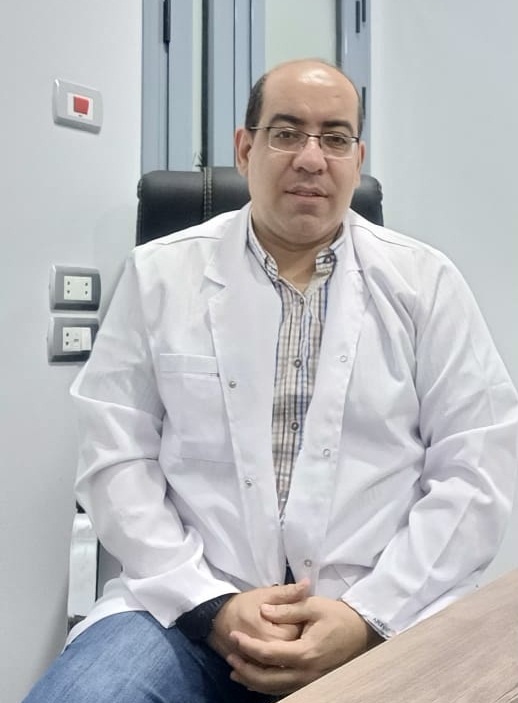 دكتور ياسر محمد عيسى استشاري الباطنة و الكلى