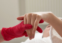 هل فطريات الأظافر خطيرة ومعدية