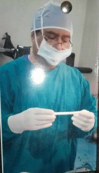 الأستاذ الدكتور طارق عزيز إستشاري جراحة المسالك البولية