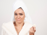 كيف تؤثر الدورة الشهرية على صحة الجلد