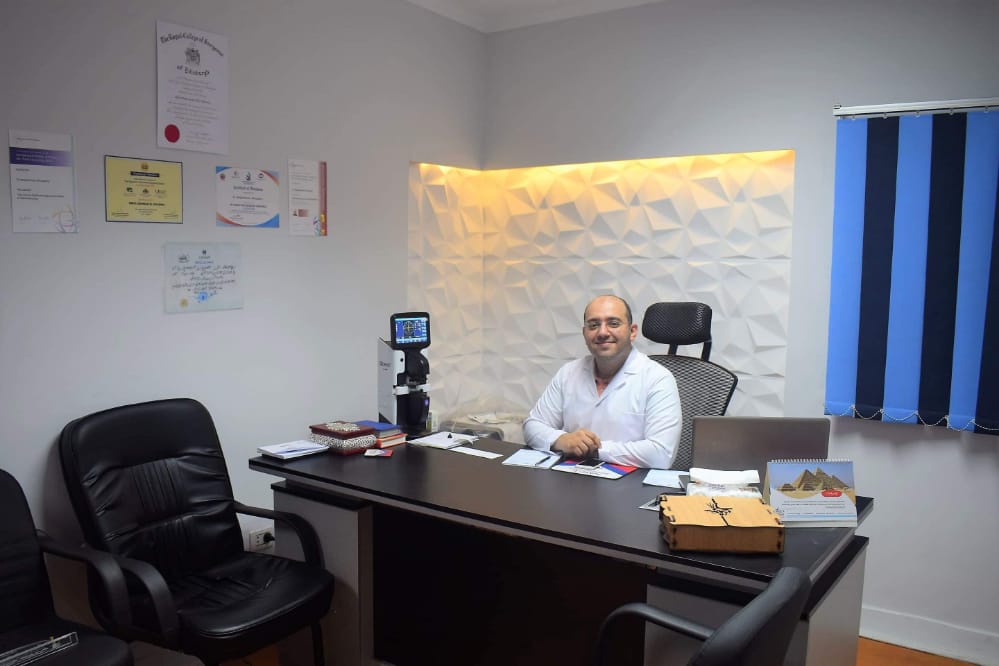 د/ عبد الرحمن الحسينى إستشاري طب وجراحة العيون