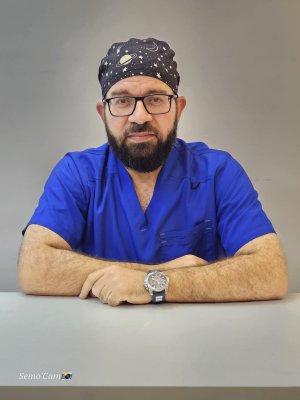 دكتور  احمد يونس استشاري جراحات الانف والاذن والحنجرة