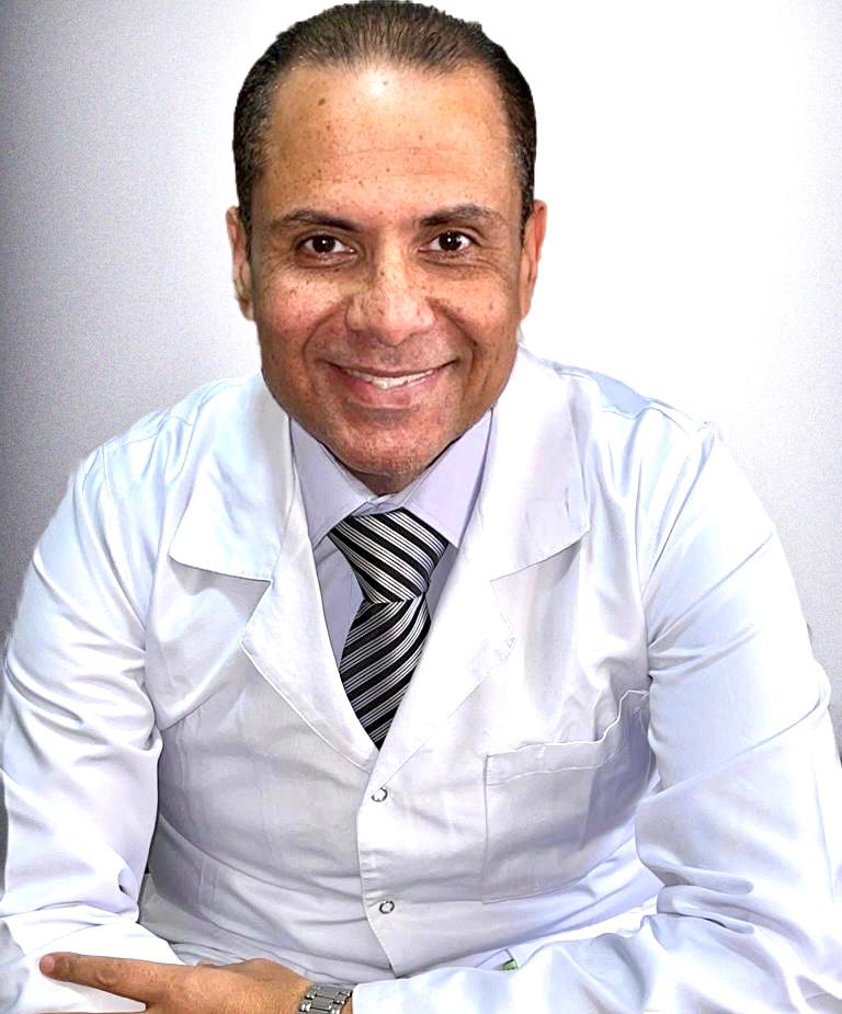دكتور عمرو يونس إستشاري أمراض القلب و الشرايين التاجية