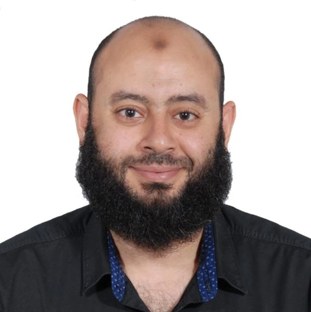 Dr. Mohamed Rizk Bishr Consultant Plastic Surgeon