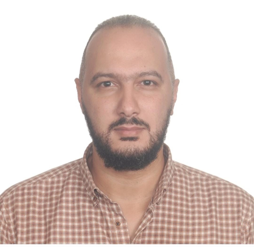 دكتور محمود احمد الروينى اخصائى تجميل الاسنان