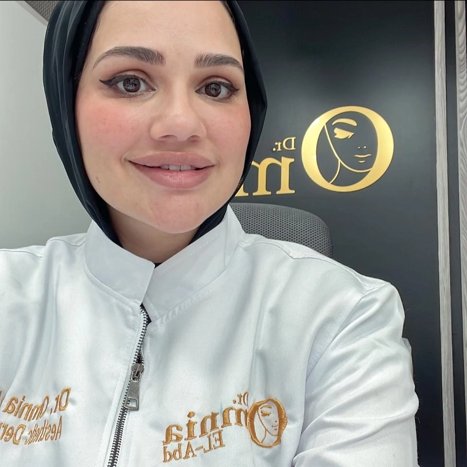 دكتورة امنية العبد أخصائية جلدية وتجميل وليزر