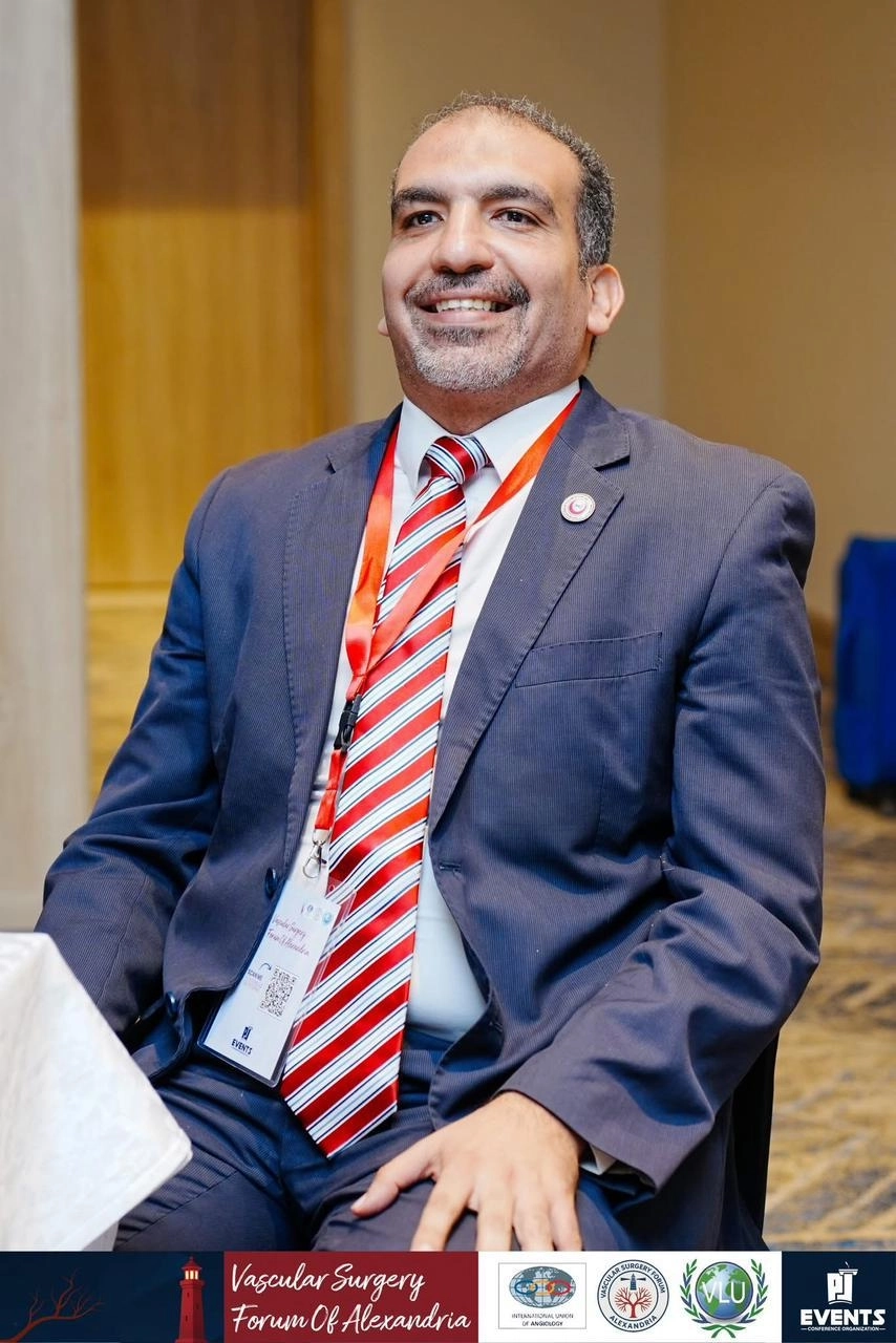 دكتور احمد عبد الجواد استشارى طب وجراحة العيون