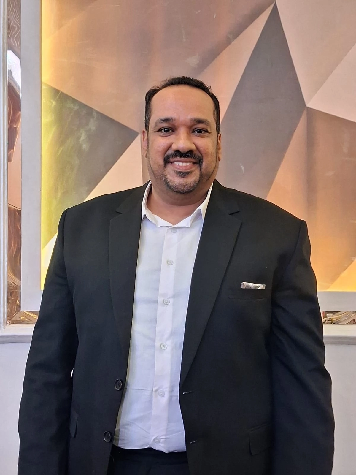 دكتور احمد سالم أخصائى طب وجراحة الفم والاسنان