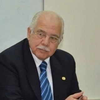 أستاذ دكتور فاروق محمد طلعت أستاذ المخ والأعصاب