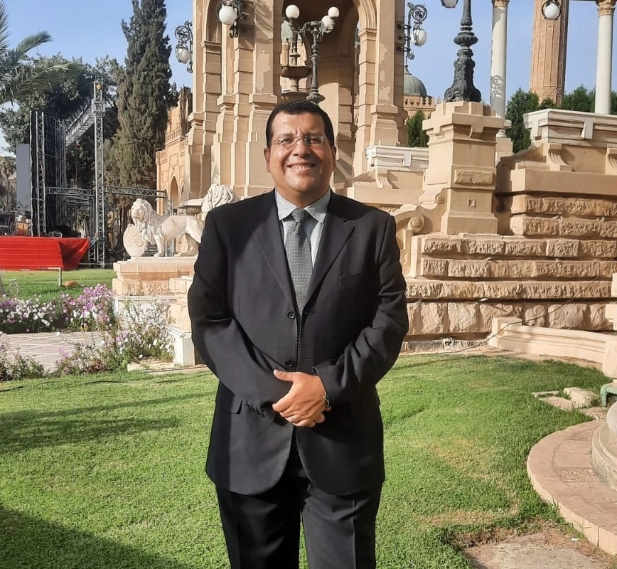 دكتور محمد فاروق استشارى اطفال وحديثى الولادة