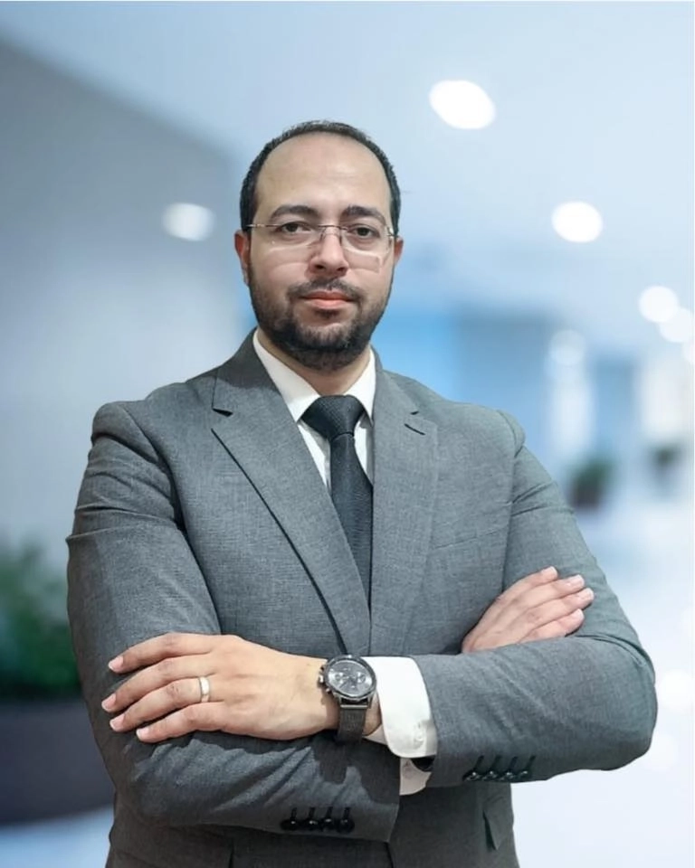 دكتور عمرو الجزار استشارى جهاز هضمي وكبد ومناظير