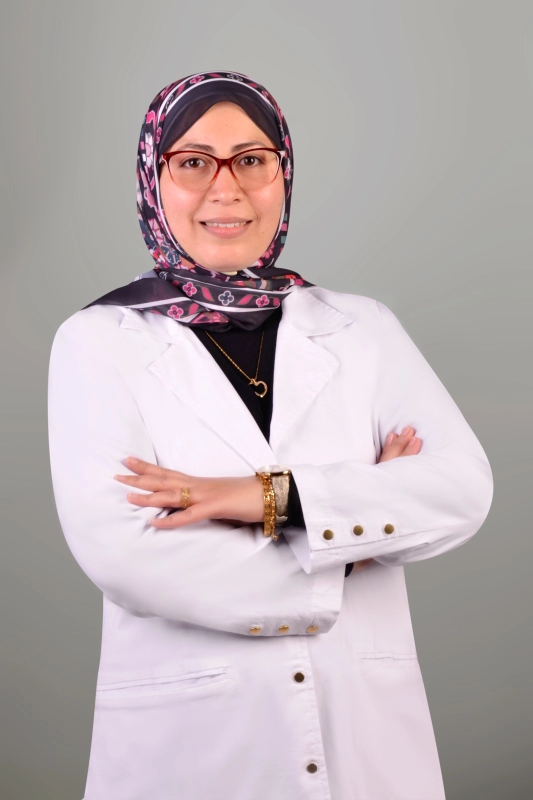 دكتورة دينا على عيد إستشارى نساء وتوليد وحقن مجهرى