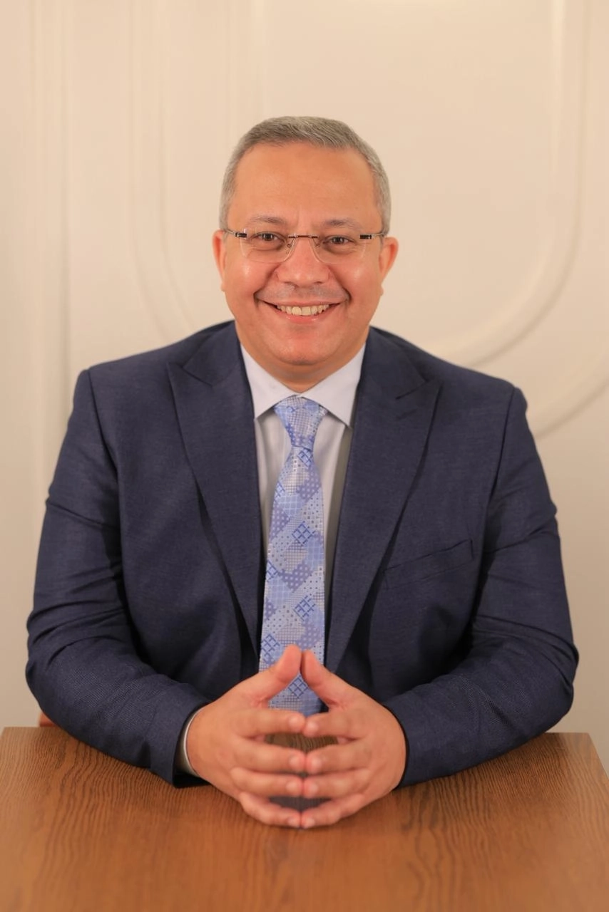 أ.د احمد ثروت ابو دقيقة استشاري نساء و توليد و حقن مجهري