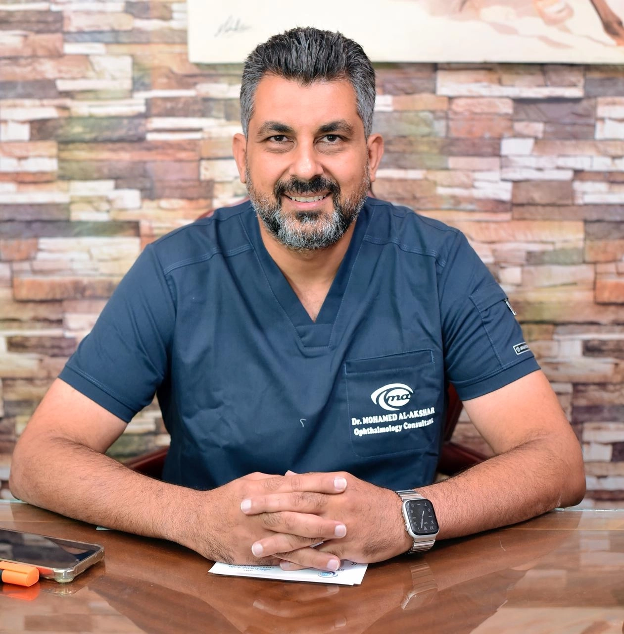 دكتور محمد حامد الاكشر استشاري طب و جراحة العيون