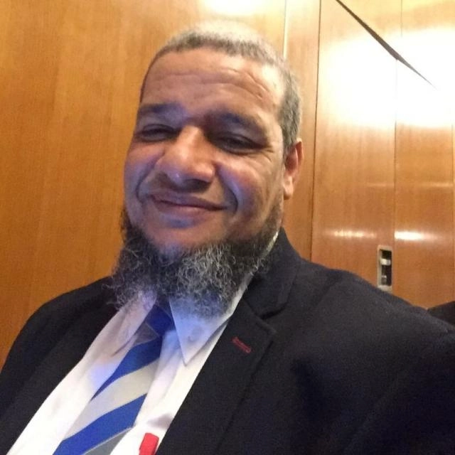 دكتور رفعت محمد عزوز  إستشاري جراحة عظام و مفاصل
