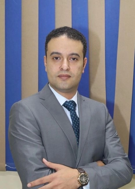 دكتور كريم محمد رمضان إستشارى طب وعلاج الأورام