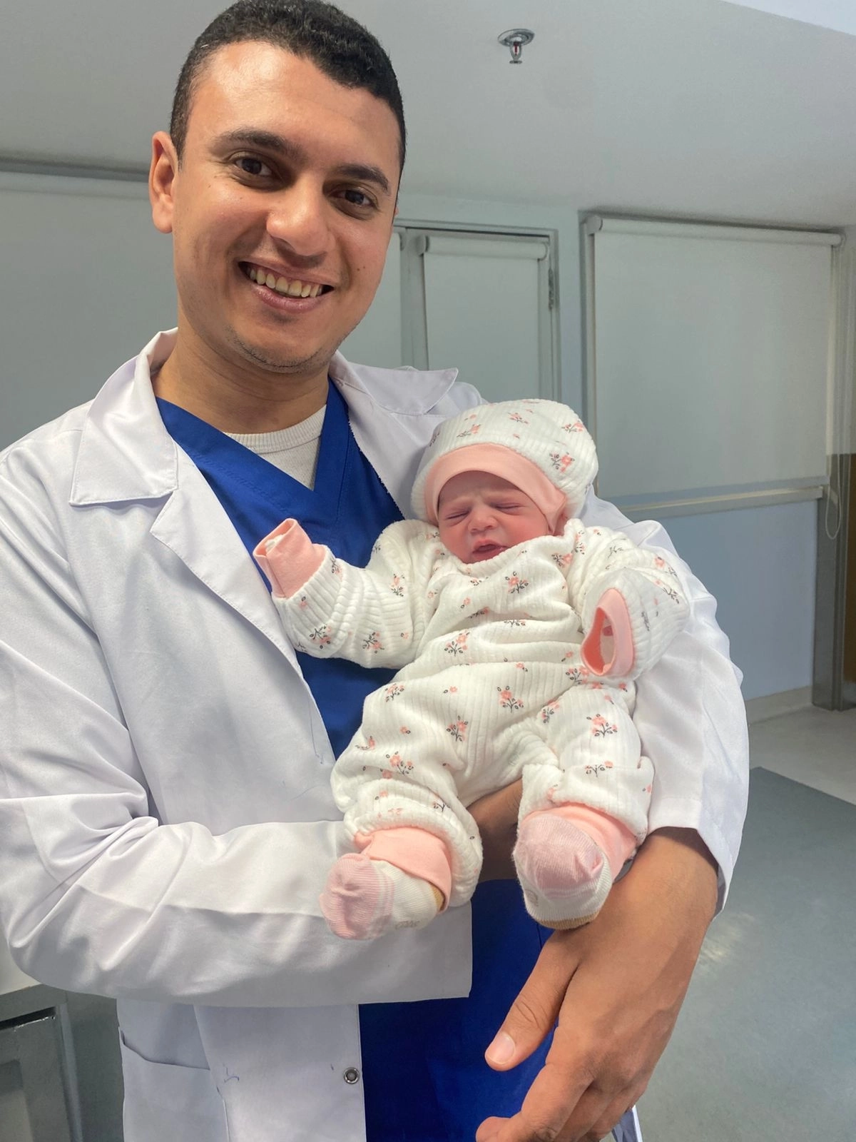دكتور رفعت محمد مالك تخصص طب الاطفال و حديثي الولادة