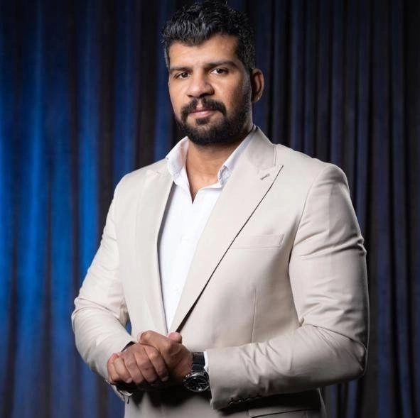 دكتور احمد عزت خليفة اخصائى النساء والتوليد