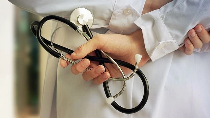 Dr. Eva Halim, General Internal Medicine and Kidney Consultant