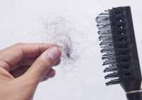 تساقط الشعر بسبب هذه الأمراض وطرق علاج بعضها
