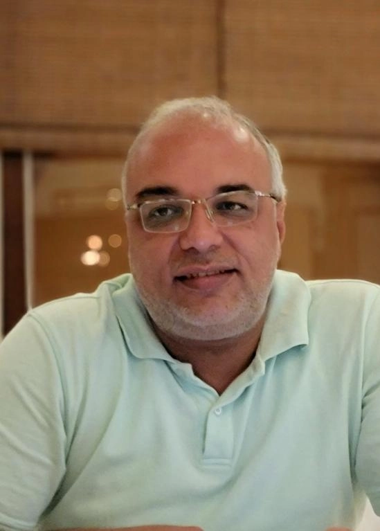 دكتور محمد عبد القادر استشاري جراحة العظام والعمود الفقري