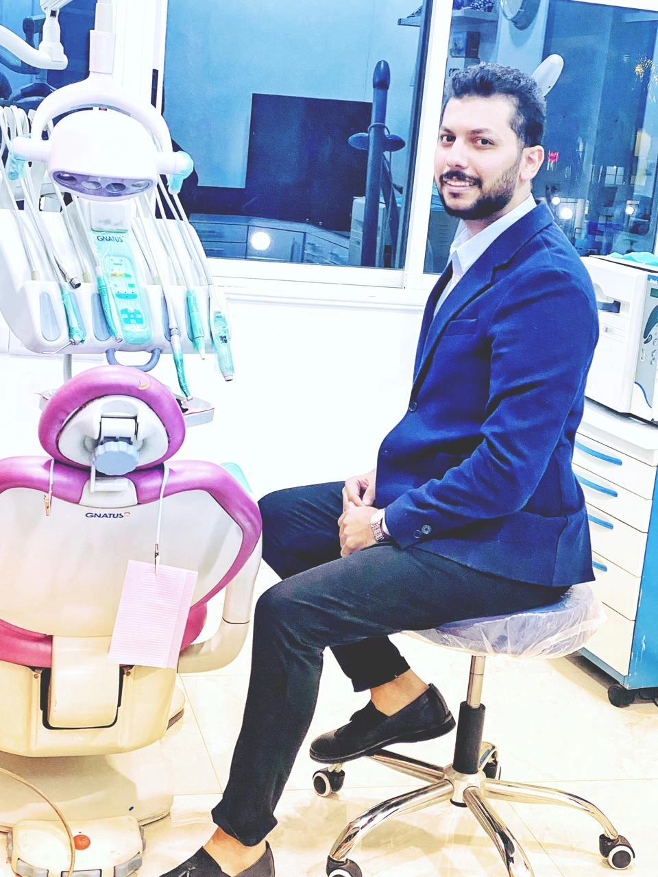 دكتور مهاب عماد الدين اخصائى زراعة الاسنان 