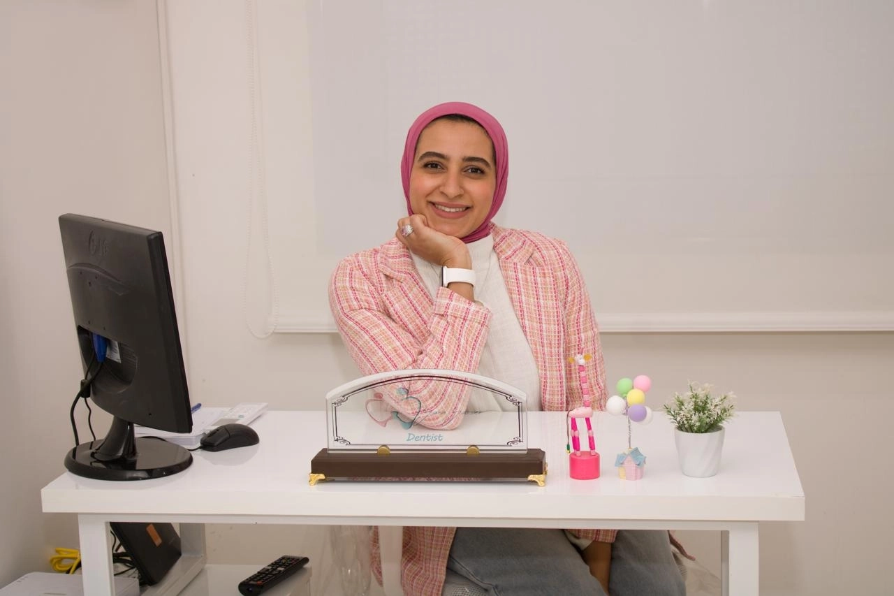 دكتورة يارا ياسر  اخصائية طب و جراحة الفم و الأسنان