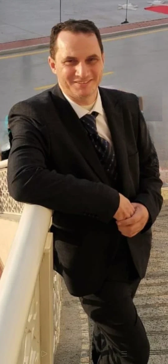 دكتور  أحمد عبد المنعم بدر  أخصائي تقويم وزراعة الأسنان