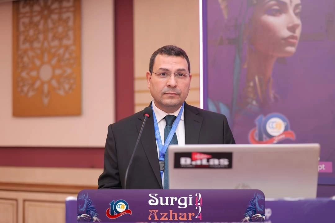أ د محمد عرفات استاذ الجراحة العامة و المناظير
